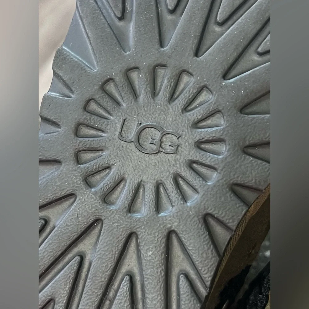 UGG classic ultra